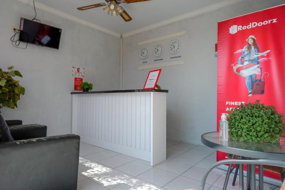 RedDoorz near Padang Golf Adisucipto Hotel in Special Region of Yogyakarta