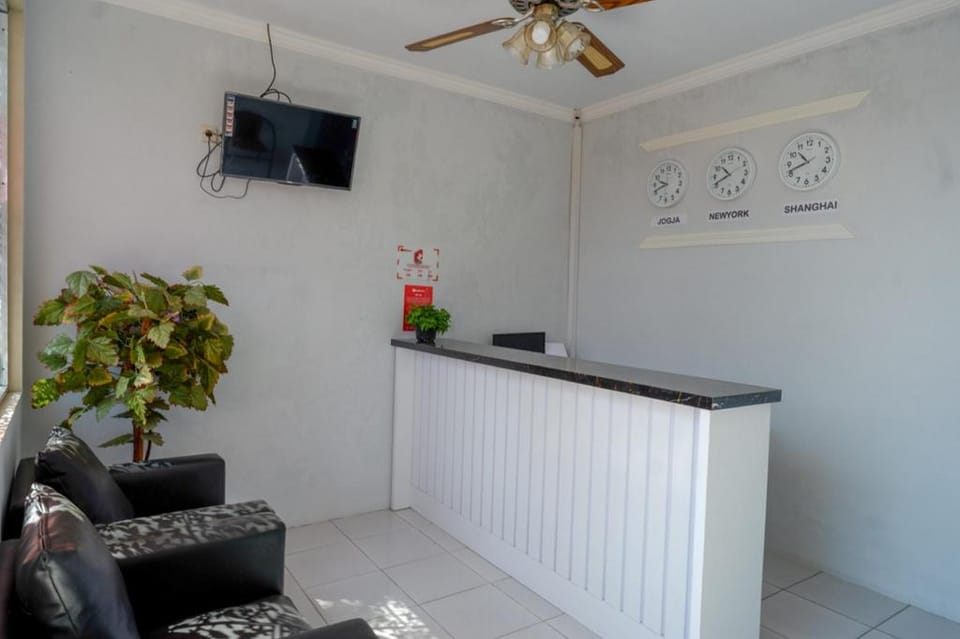 RedDoorz near Padang Golf Adisucipto Hotel in Special Region of Yogyakarta