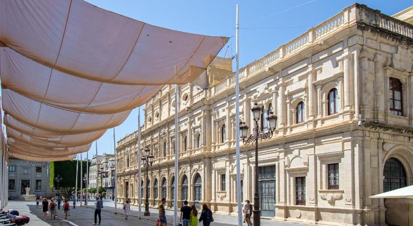 Goles Deluxe with Parking Apartment in Seville