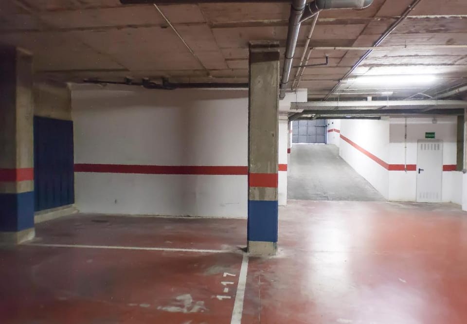 Goles Deluxe with Parking Apartment in Seville