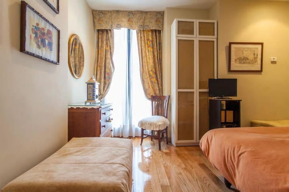 Alcazar Santa Cruz Pool Villa Vacation rental in Seville