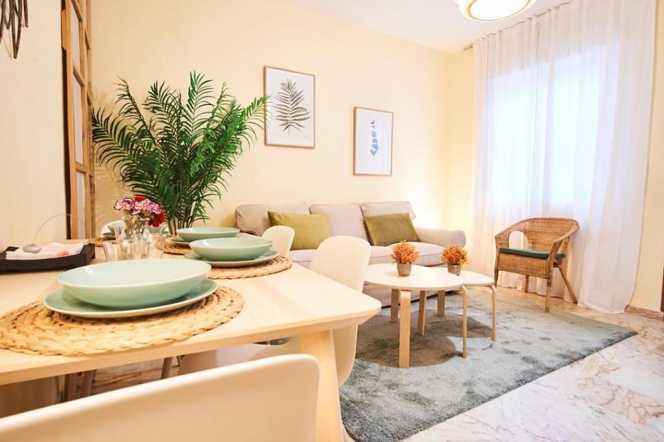 Escoberos Courtyard Duplex Apartment in Seville