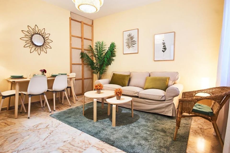Escoberos Courtyard Duplex Apartment in Seville
