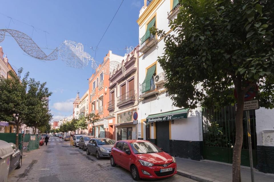 Triana Central Oasis Courtyard Apartment in Seville