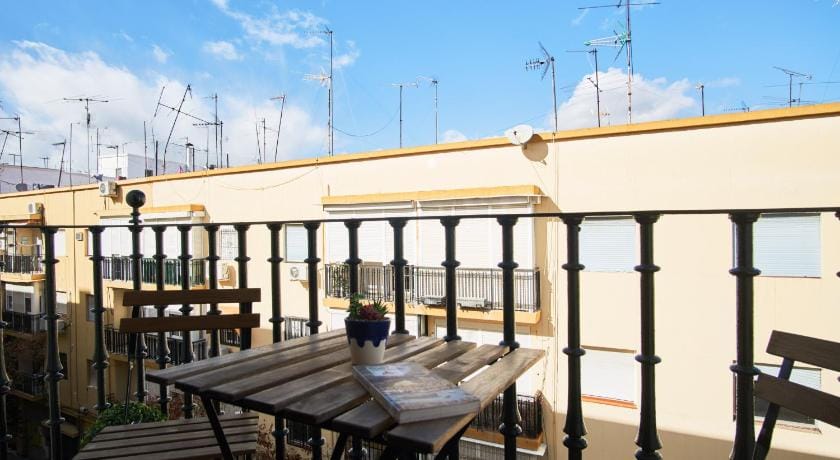 Seville city walls apartment with parking Apartment in Seville