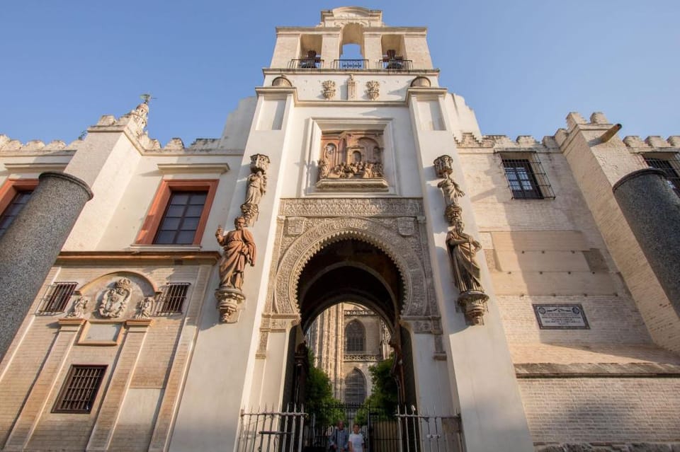 Giralda Central Suite Apartment in Seville
