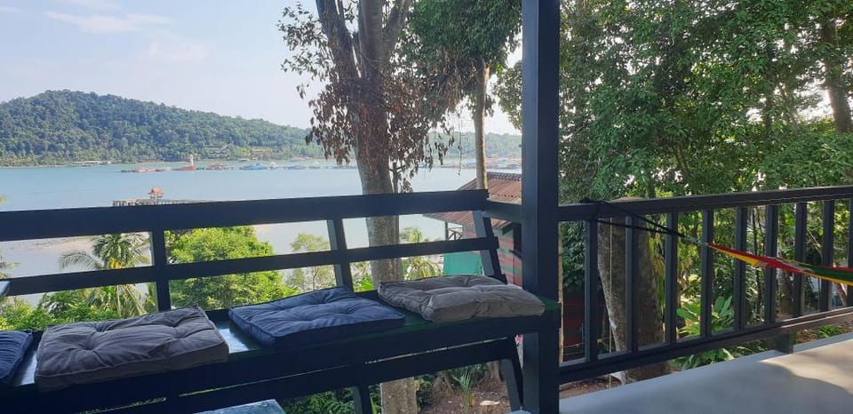 Jeroen's Jungle View - Top floor Apartment in Koh Chang Tai
