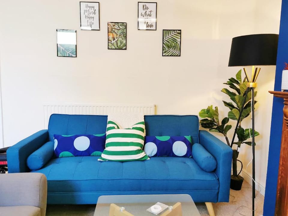 Summer House | Barnsley | City Centre-Supermarket Vacation rental in Borough of Barnsley