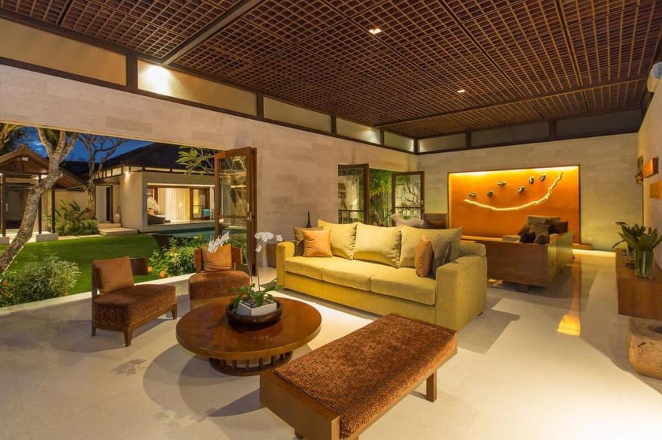 Grand 3-BR Pool Villa-Breakfast#VAB Villa in North Kuta