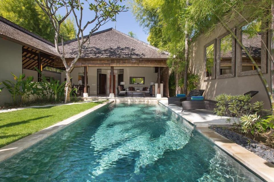 Grand 4-BR Pool Villa-Breakfast#VAB Villa in North Kuta
