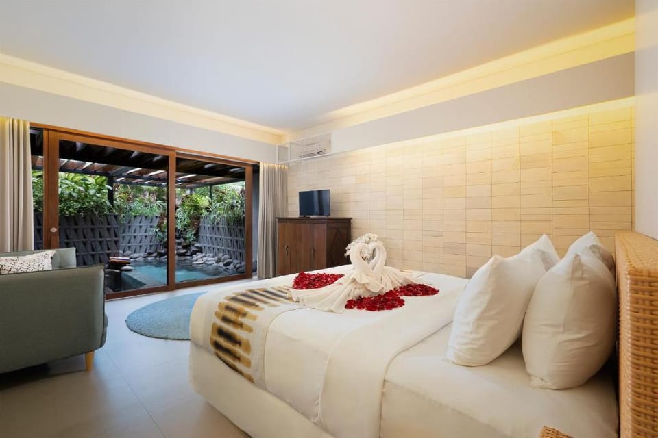 Ganita 1 BR Executive Suite with Plunge Pool DH65 Apartment in North Kuta