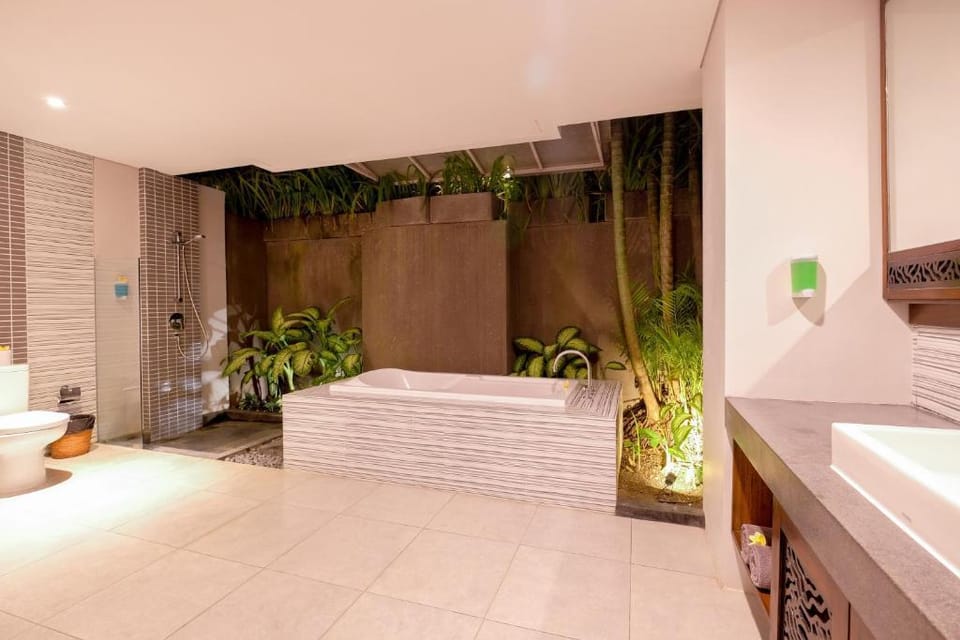 Luxury King Room with Pool Access JU88A Apartment in North Kuta