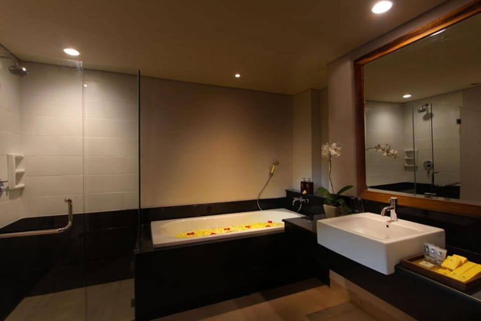 Cozy  Suite Room With Garden View JU81A Apartment in North Kuta