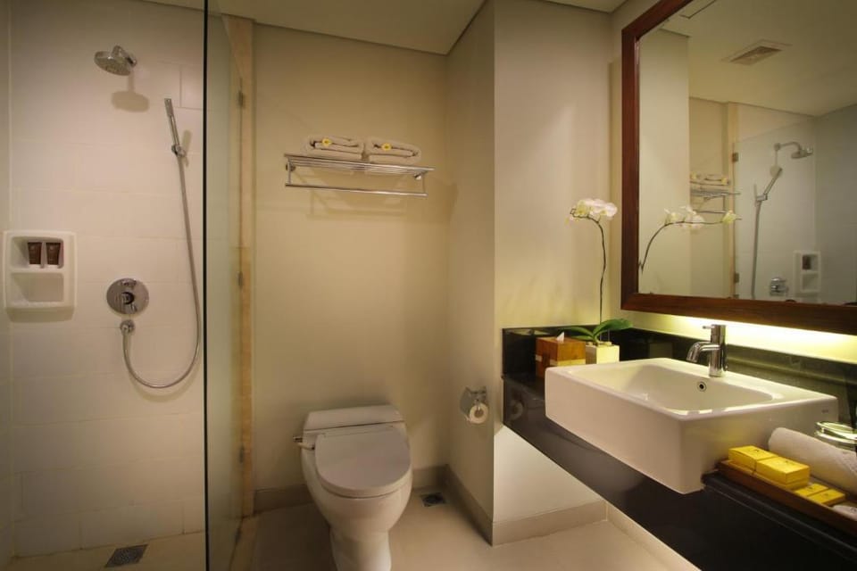Romantic 1 BR Kirana Room SU63 Apartment in North Kuta