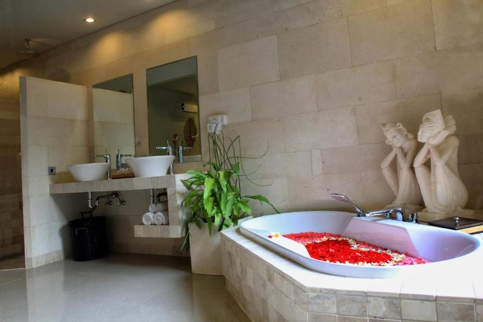 Ariana Majestic 1 BR Pool Villa #K357 Villa in Kuta Selatan