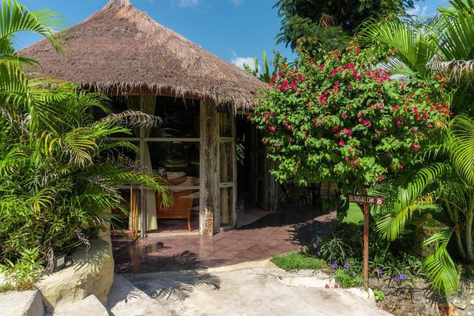 Cozy 1BR Modern Lodge SU50 Apartment in Bali