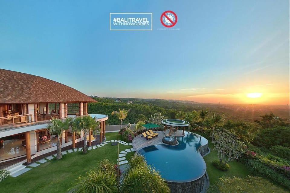 Luxury 5 BR Private Pool #K220 Villa in Kuta Selatan
