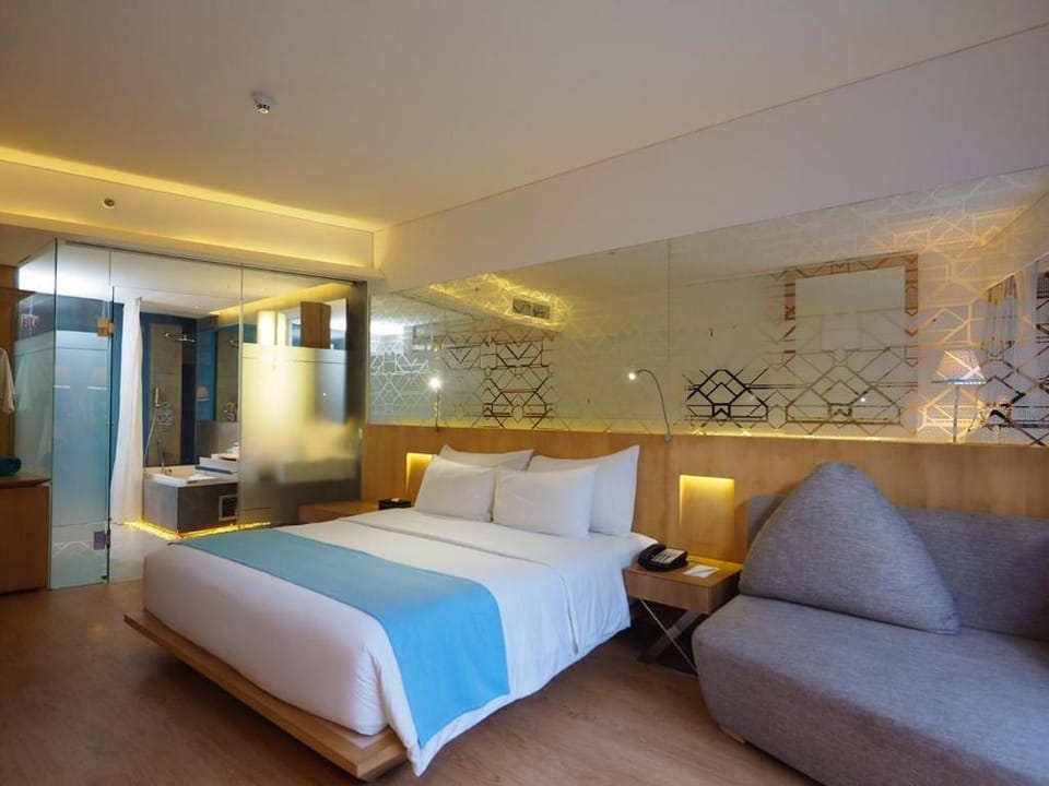 Romantic 1 BR Deluxe Room Pool Access #K205 Villa in Kuta