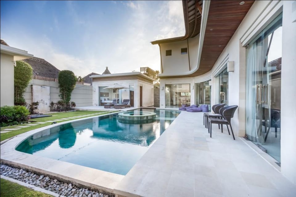 Stunning 2 BR Private Poo Villa REV20 Villa in North Kuta