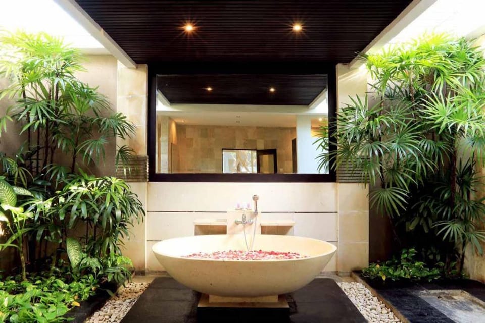 Cozy 1 BR Deluxe Room Pool Acces Seminyak NE38A Villa in North Kuta