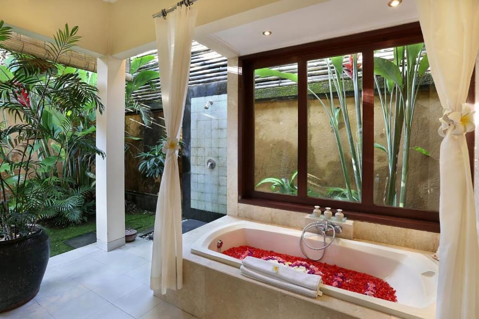 Comfortable 2 BR Villa with Private Pool #V414 Villa in North Kuta