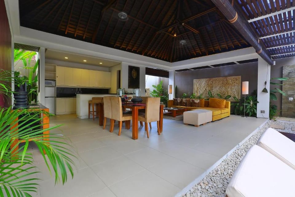 Ethnic 2-BR Villa W/Private Pool #V35 Villa in Kuta Selatan