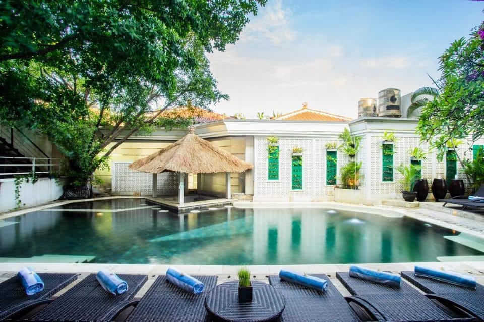 Beautiful 1 BR Deluxe Room with Pool View #V367 Vacation rental in Kuta