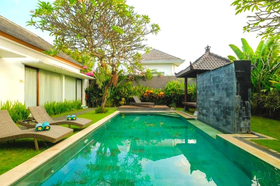 Stylish 1 BR King Room with Pool View AN120A Apartment in North Kuta