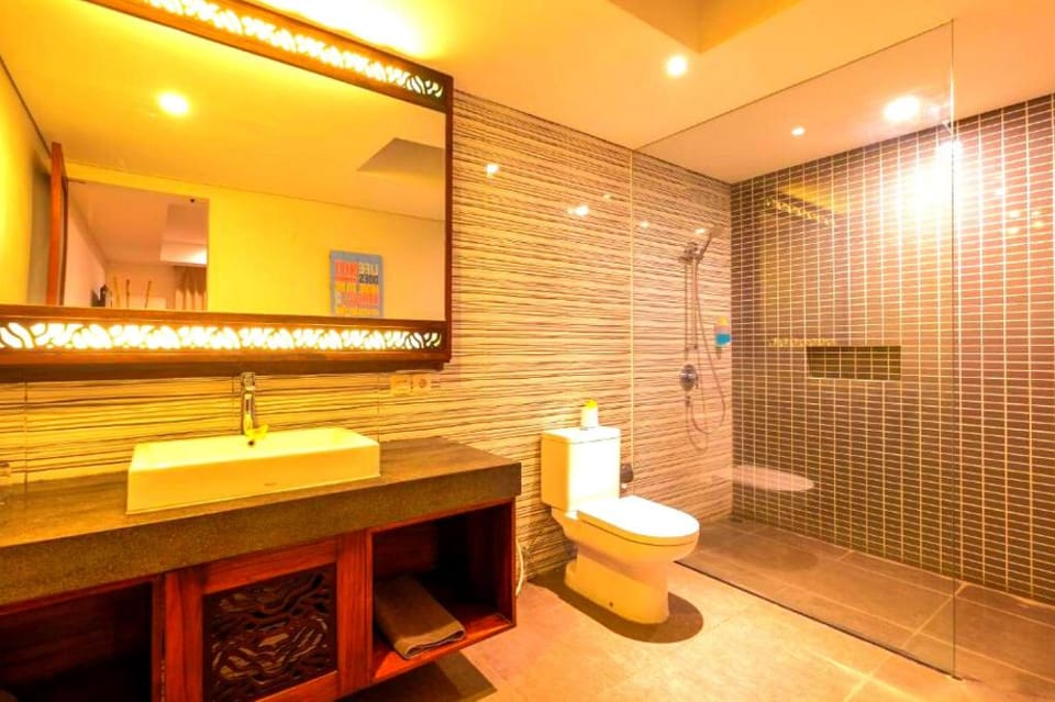 Queen Room Pool Access with 1 BR AN121A Apartment in North Kuta