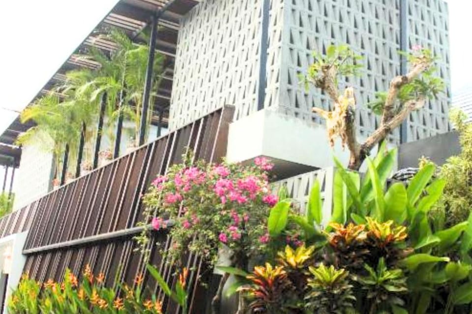 Stunning 1 BR Deluxe Room #FR307 Apartment in North Kuta