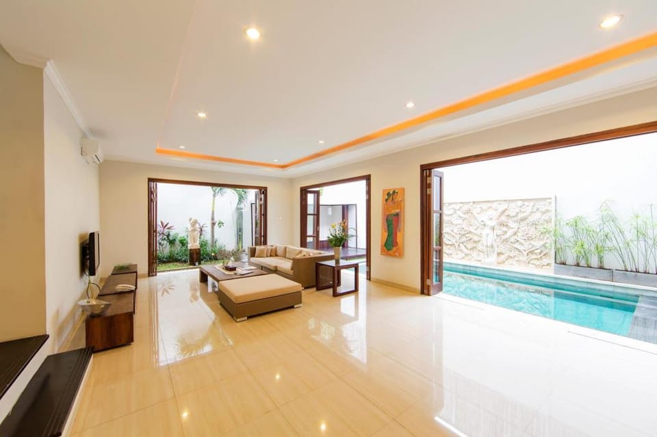Fabulous 3 BR Villa Private Pool Seminyak #NE Villa in North Kuta