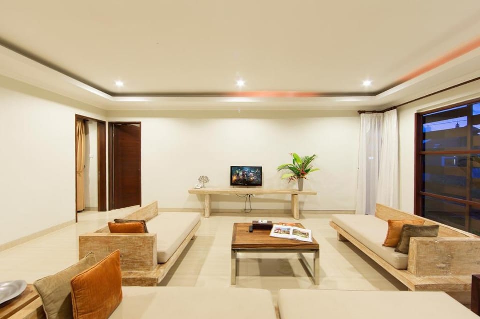 Fabulous 3 BR Villa Private Pool Seminyak #NE Villa in North Kuta