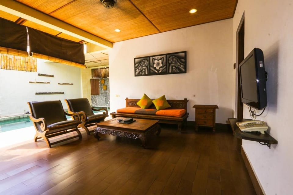 Cozy 2 BR Villa with Private Pool #V295 Villa in Kuta