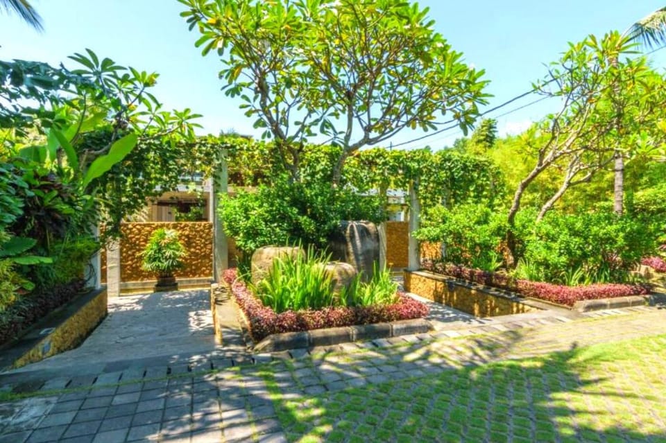 Luxury 1 BR Suite #FR10 Apartment in North Kuta