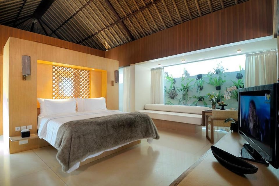 Sparkling Svarga 2 BR Pool Villa  #cyn Villa in Kuta