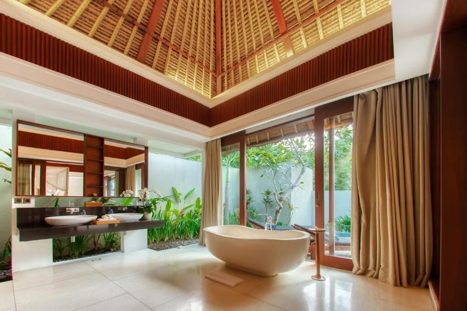 Entire 2 BR Deluxe Pool Villa #V213 Villa in North Kuta