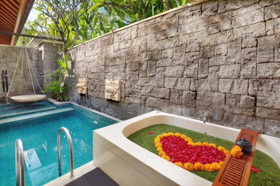 Two BR Villa Private Pool+Hottub CYN Villa in Kuta