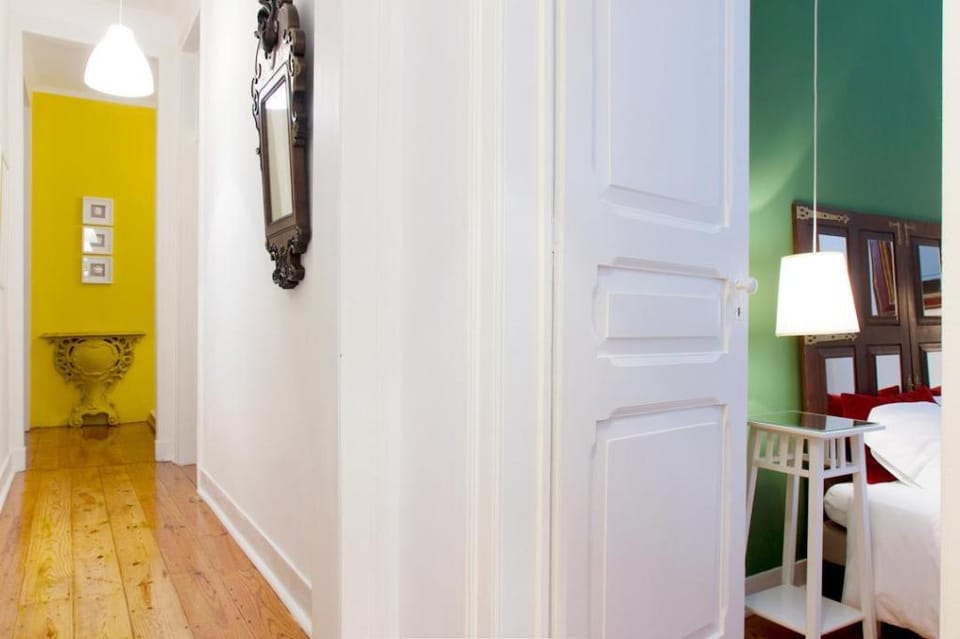 Timeless Art - Spend Time in Artly Lisbon Apartment in Lisbon