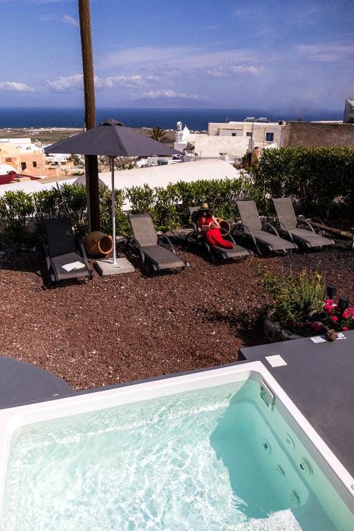 Elysian Elia Heritage Bed and Breakfast in Santorini