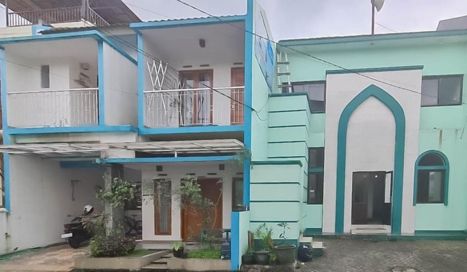 Jiddan Syariah RedPartner Inn in Lembang
