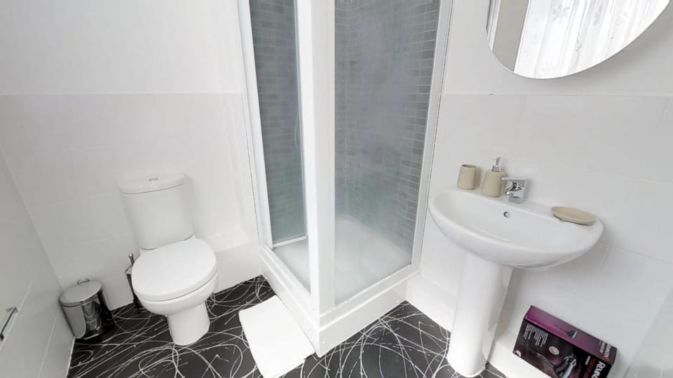 StayZo Cole Green Lane Accommodation- FREE Parking Apartment in Welwyn Garden City