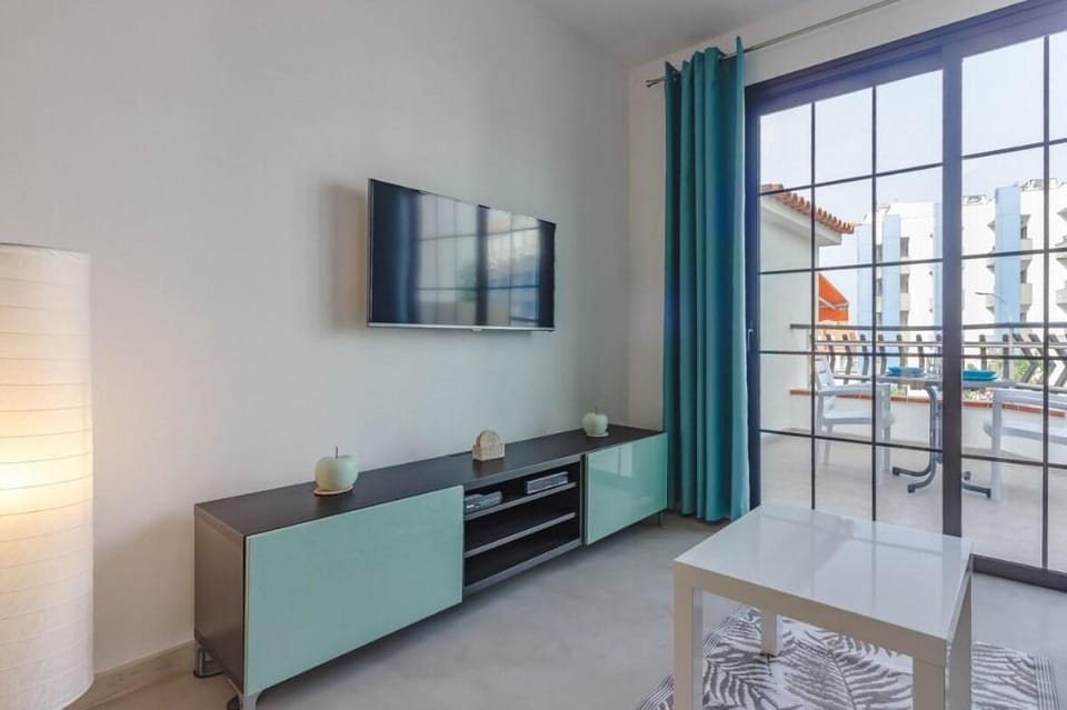 Los Cristianos Heated Pool Sea View Diamantes WIFI Apartment in Los Cristianos