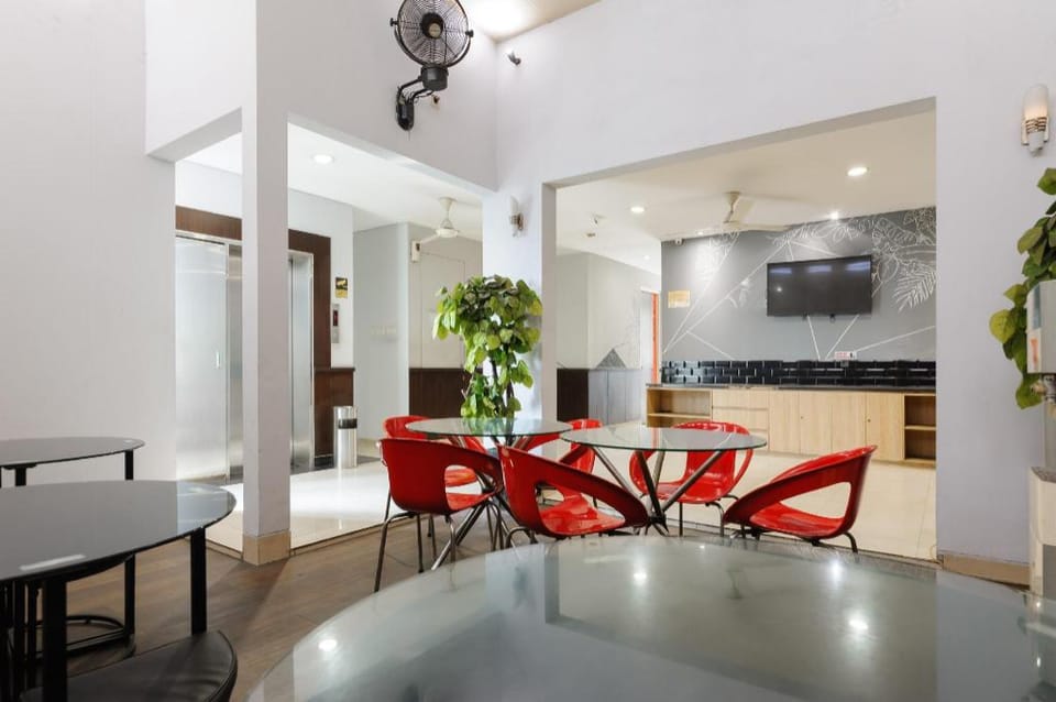 RedDoorz Plus near Grand Indonesia Jakarta Bed and Breakfast in Jakarta