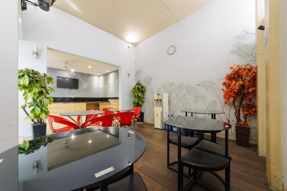 RedDoorz Plus near Grand Indonesia Jakarta Bed and Breakfast in Jakarta