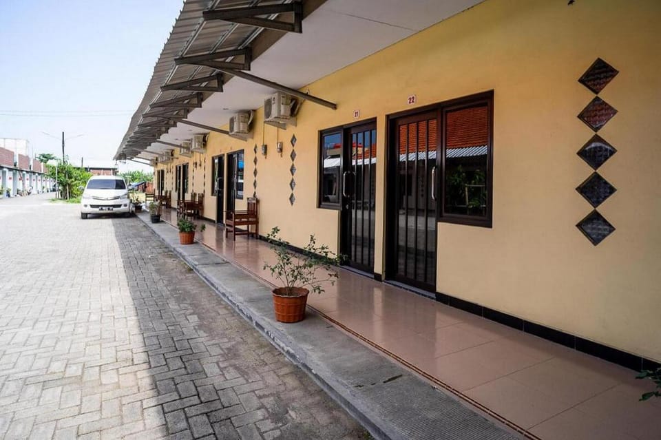Sitiinggil Syariah RedPartner Bed and Breakfast in Indonesia