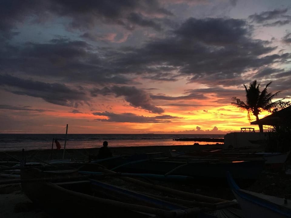 Kobe's Beachfront Haven Apartment in Siquijor