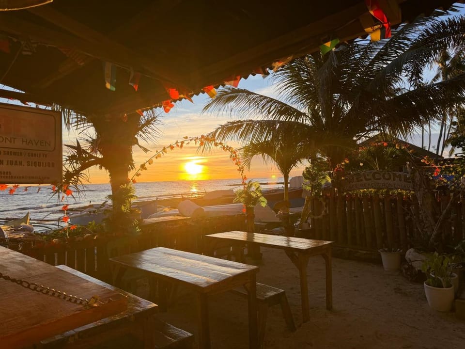 Kobe's Beachfront Haven Apartment in Siquijor