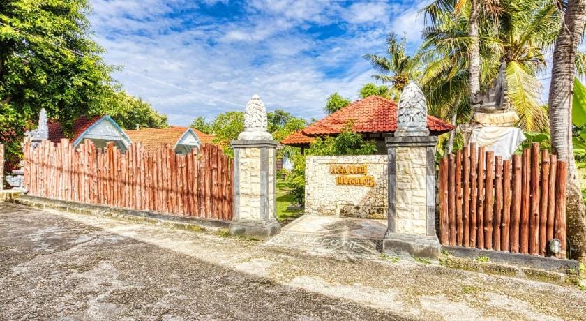 Megaland Bungalow Campground/ 
RV Resort in Nusapenida