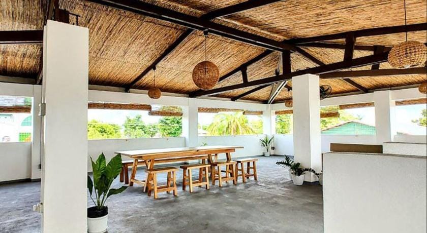 Sentro Suites  Siargao Bed and Breakfast in General Luna