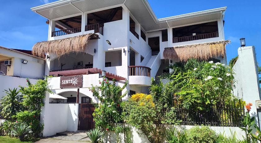 Sentro Suites  Siargao Bed and Breakfast in General Luna